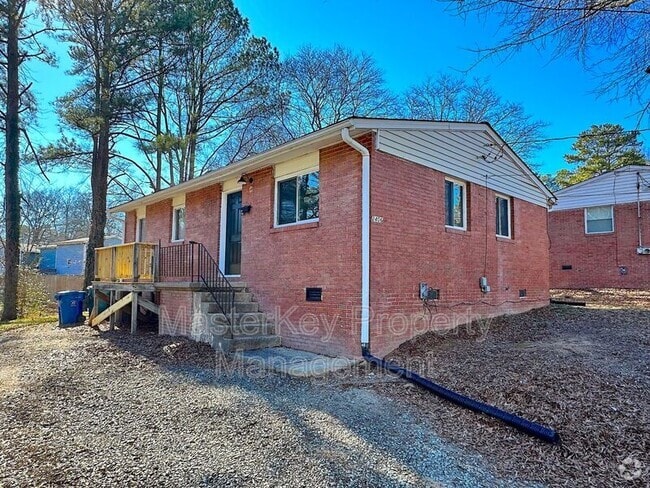 Building Photo - 2406 Quincy St Rental