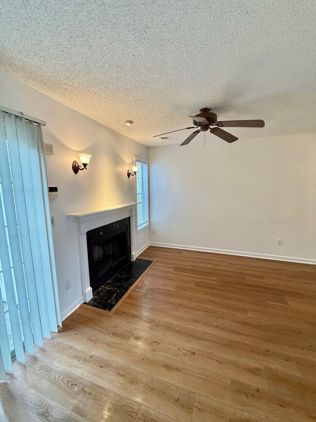 Photo - Fabulous Townhome in Prime Location – Comf...