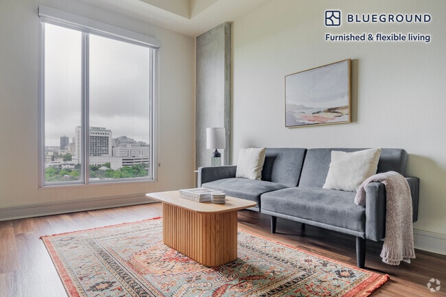Building Photo - 615 W 7th St Rental