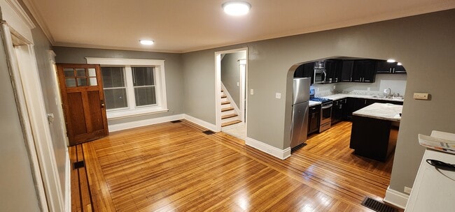 Photo - 204 Winspear Ave