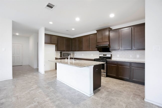 Building Photo - 166 Meadow Grove Dr