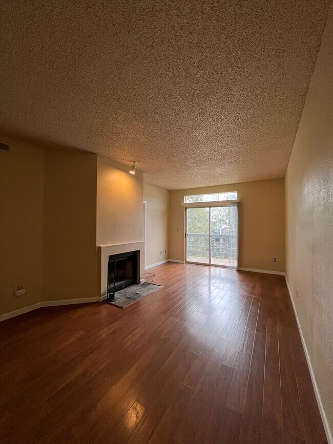 Photo - Spacious 2 Bed 1.5 Bath Townhome in Boulde...