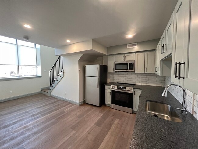 Building Photo - 160 Seabury St Unit 40