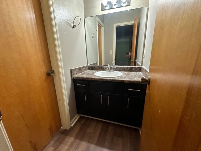 Photo - 2 bedroom duplex on the Eastside avail NOW! Unidad 1A