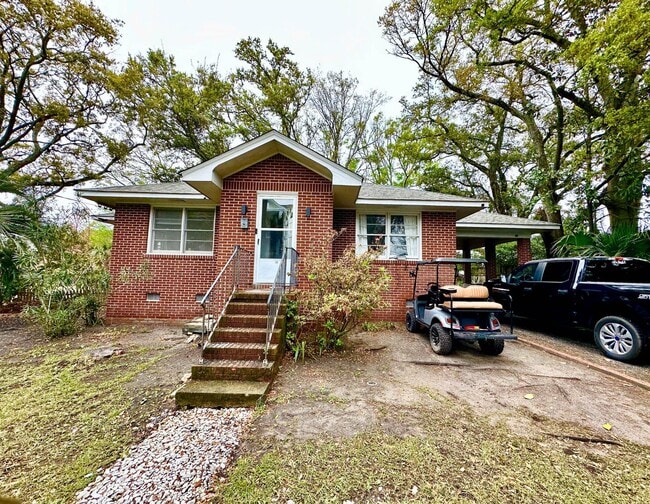 Building Photo - 2 Bedroom | 1 Bathroom Home – Downtown Cha...