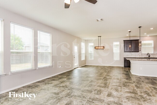 Photo - 15302 Cascade Point