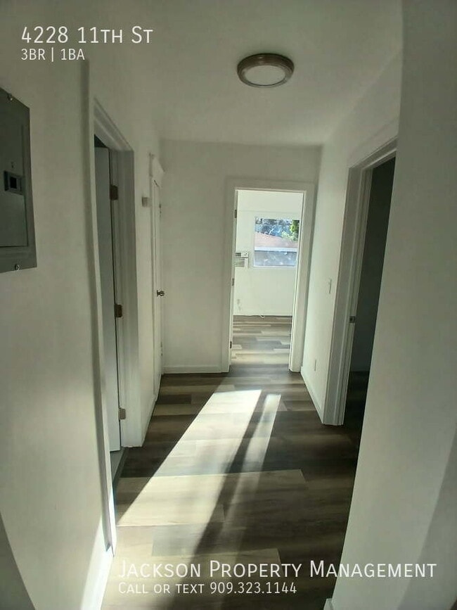 Photo - 4228 11th St