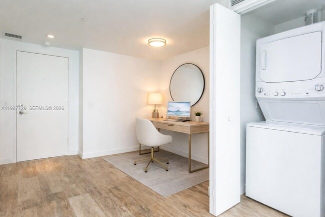 Photo - 650 NE 32nd St Unidad 3406