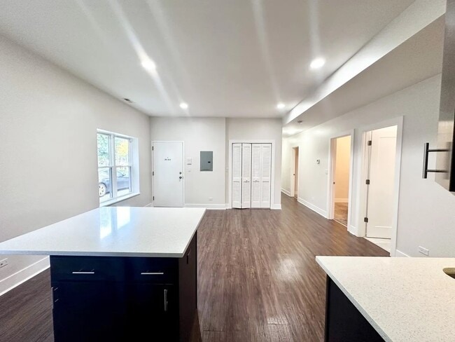 Photo - 2959 N Hamlin Ave Unit 1B