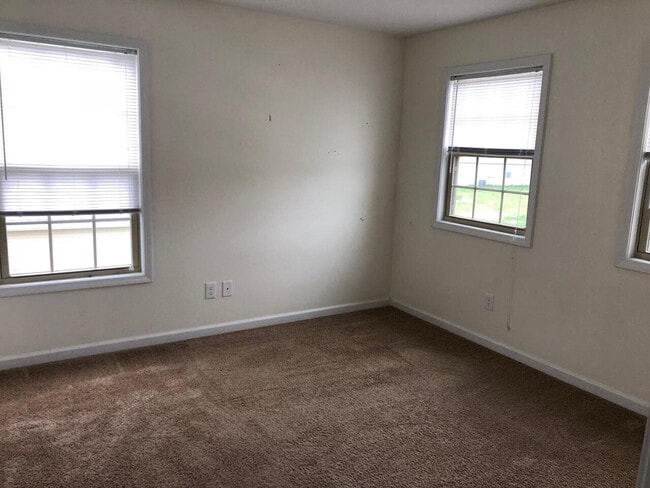 Photo - 337 Oxford Cir