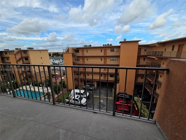 Building Photo - 1800 W 54th St Unit 409