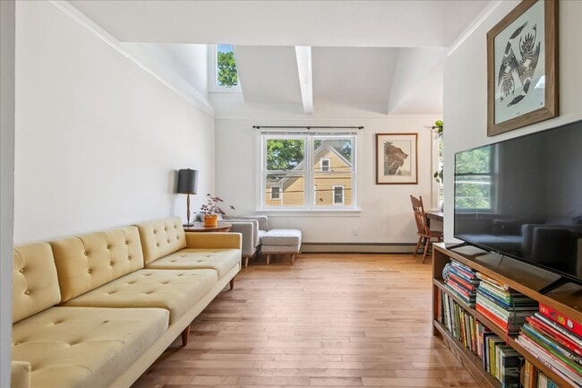 Building Photo - 72 Lakeview Ter Unit D