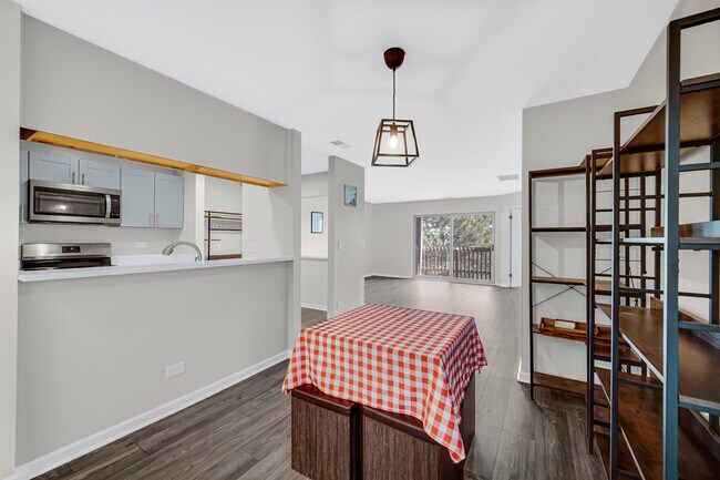 Photo - 124 Glengarry Dr Unit 302