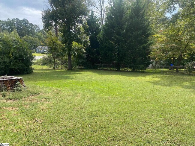 Photo - 204 Oakwood Dr