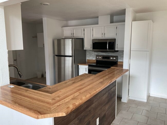 Photo - 354 Hazelnut Ln