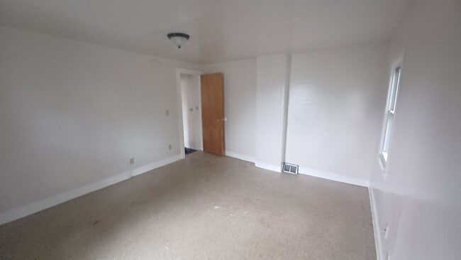 Building Photo - Cozy 2 Bedroom House FOR RENT in Bridgeton...