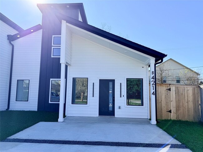 Photo - 4214 Clover St