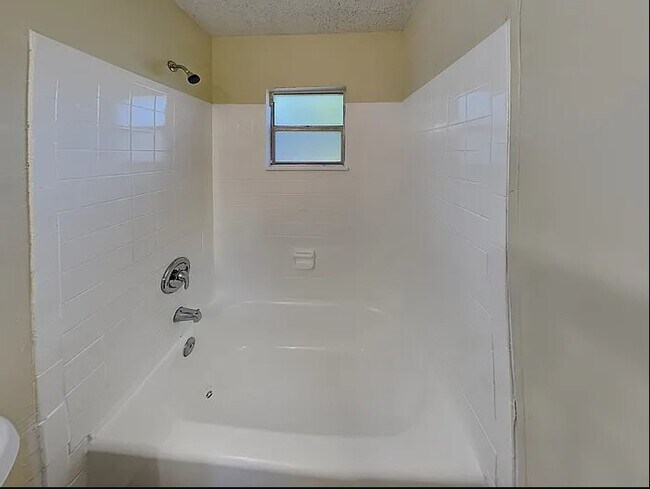 Photo - 5435 Lily St