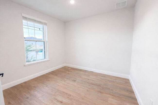 Photo - 2307 Birch View Ln