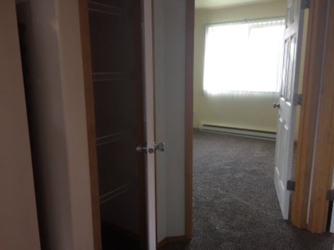 Photo - 105 E King St