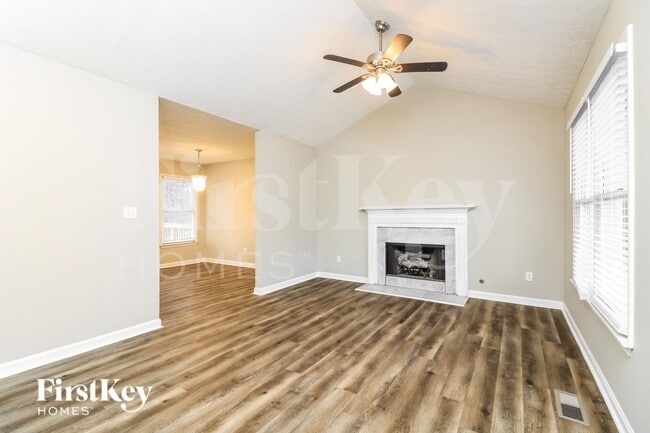 Photo - 325 Arapaho Dr SE