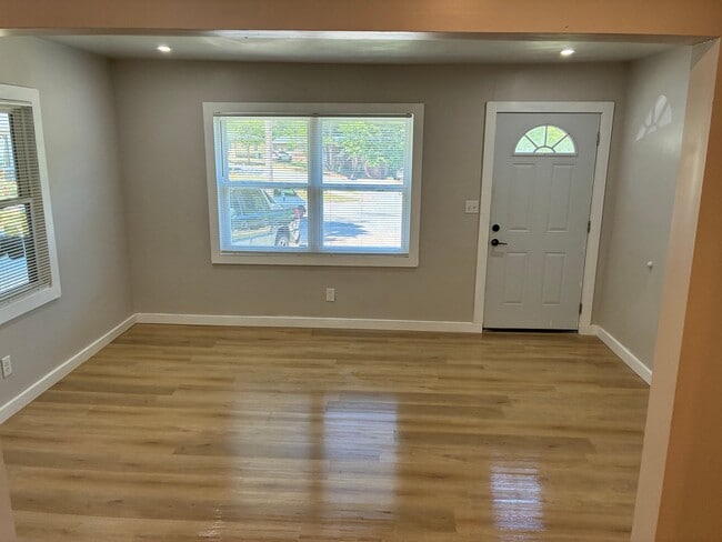 Photo - 6109 Oakwood Cir SW