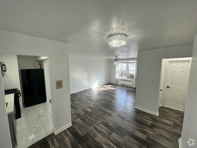 Building Photo - 825 Ocean Pkwy Unit 1H Rental