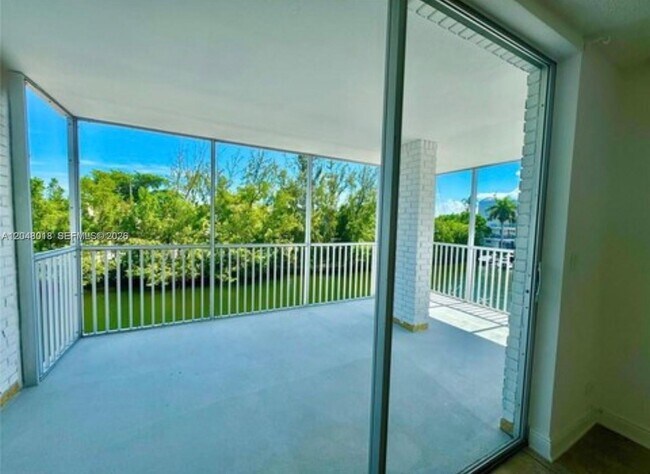 Photo - 3660 NE 166th St Unidad 315