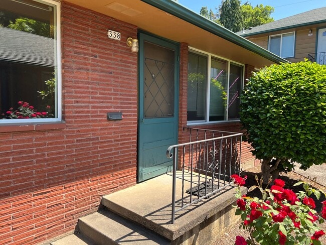 Building Photo - 1Bed/1Bath Laurelhurst Apartment Unit 338