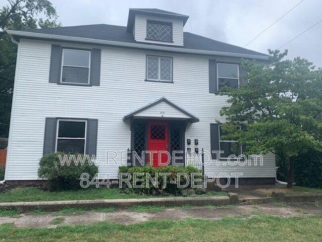 Building Photo - 815 SE 6th St