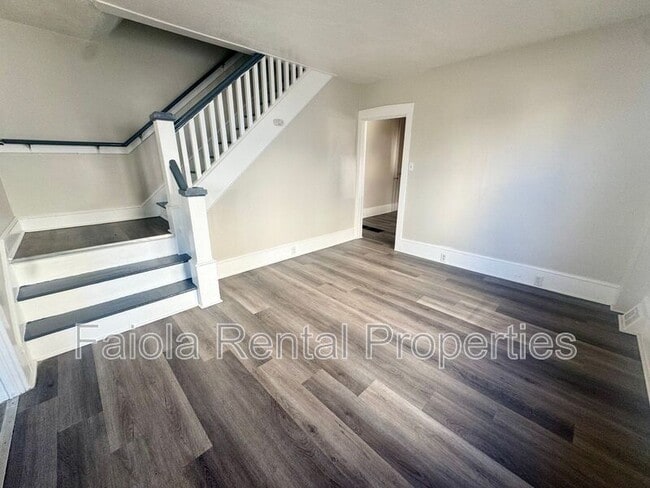 Photo - 706 Buck St