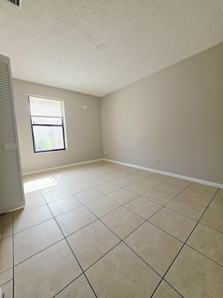 Photo - 1157 Hyacinth Pl