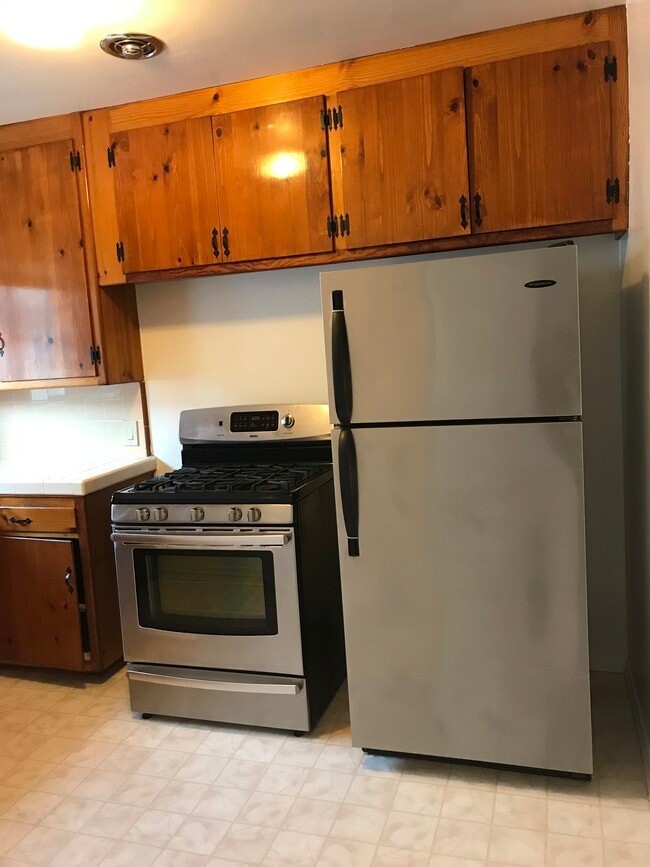 1064 Wooster S St Unit atinaproperties@gmail.com