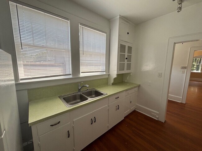 Photo - 1103 Parkside Dr