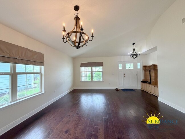 Photo - Charming 3-Bedroom Home on a Sidewalk-Lined Cul-de-Sac Near the Bay!
