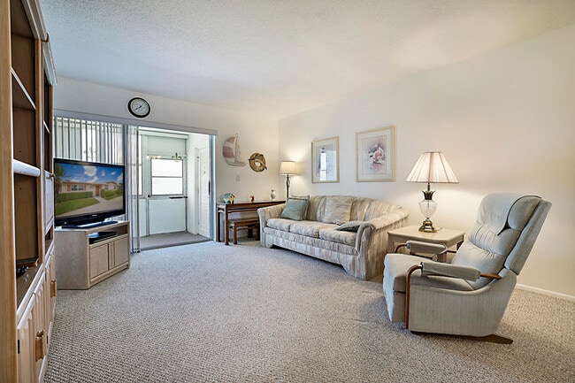 Photo - 2703 Dudley Dr W