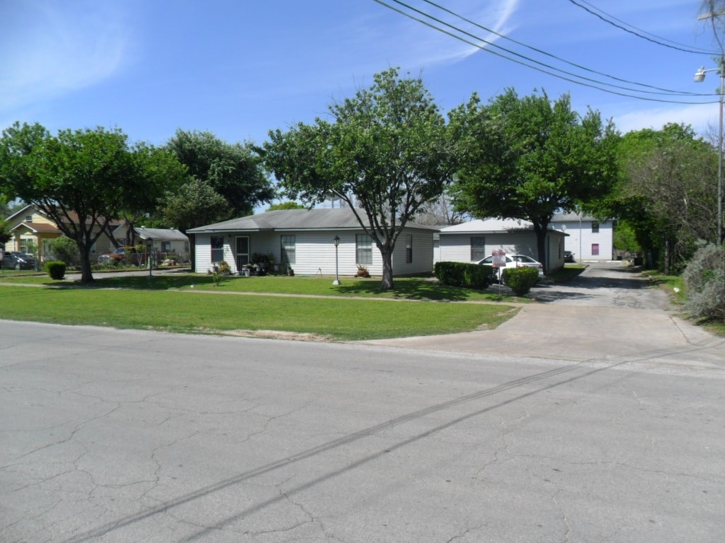 Photo - 927 W Formosa Blvd