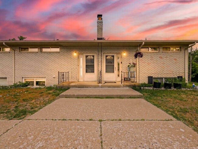 Building Photo - Peaceful Living in the Heart of White Lake