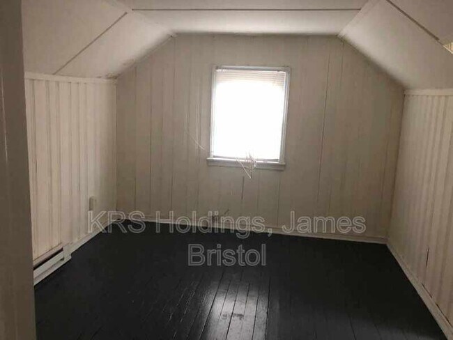 Photo - 1710 Watts Ln