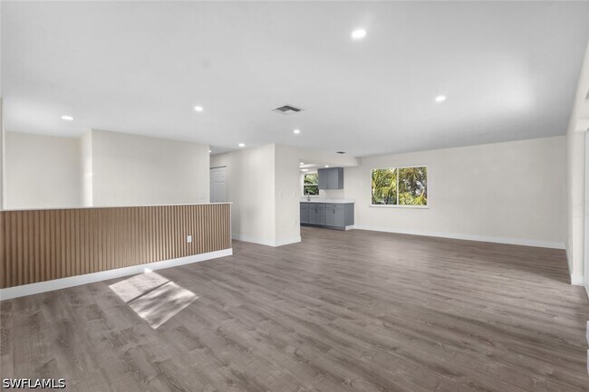 1284 Rainbow Ct