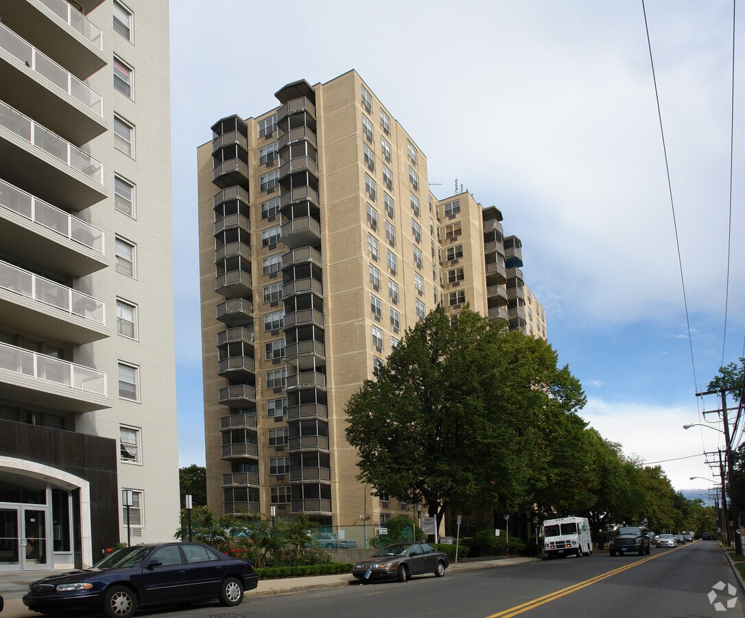 Photo - Soundview Towers