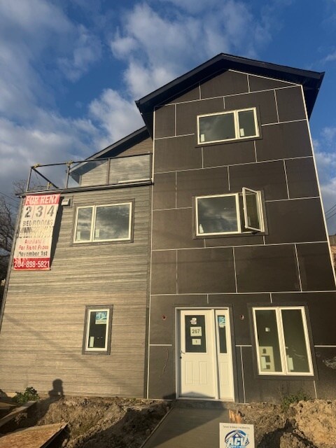 Photo - 267 Traverse Av