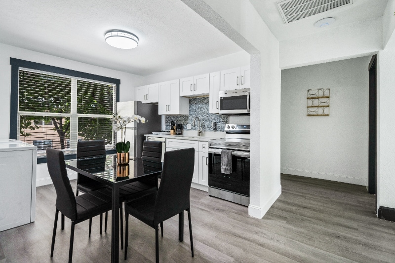 Photo - 209 W Gladys St