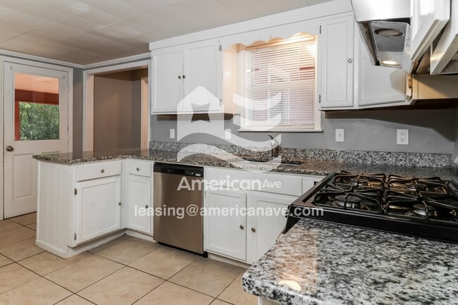 Photo - 1318 E Woodruff Ave