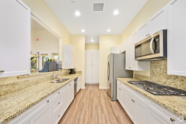 Club House Kitchen - Hallmark at Mission