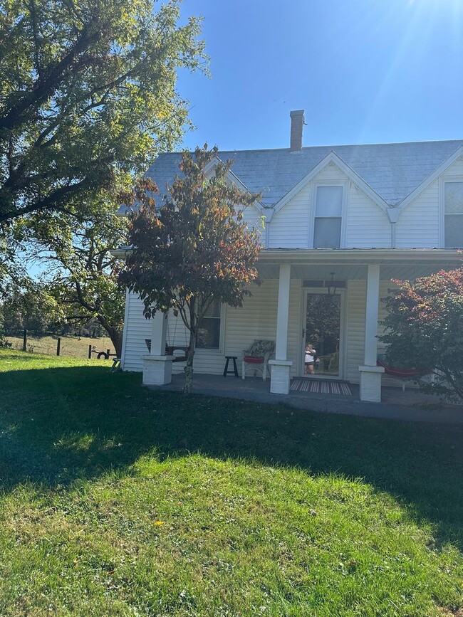 Photo - 4 Bedroom, 2 Bath farm house out in the Co...