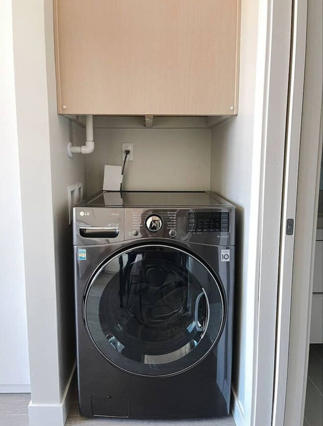 Photo - 2530 University Ave Unit SI ID1036858P