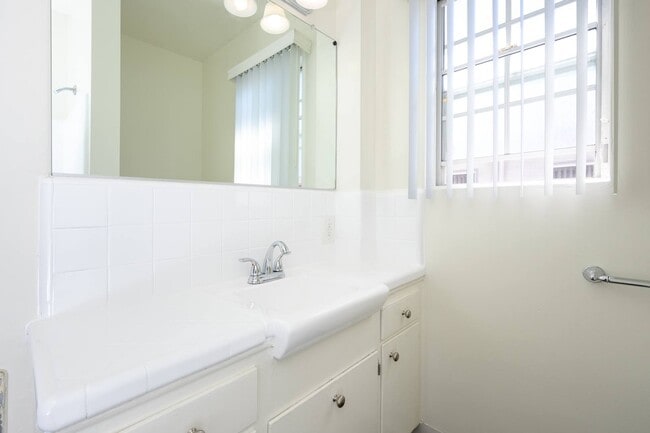 Whitsett Courtyard Apartments