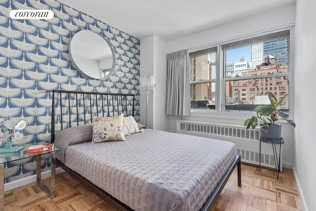 Photo - 150 E 37th St