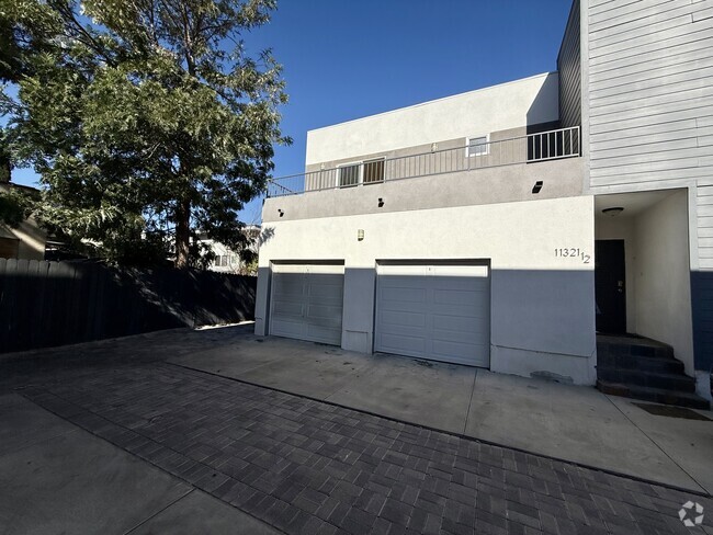 Building Photo - 11321 Miranda St Unit Miranda Back Rental